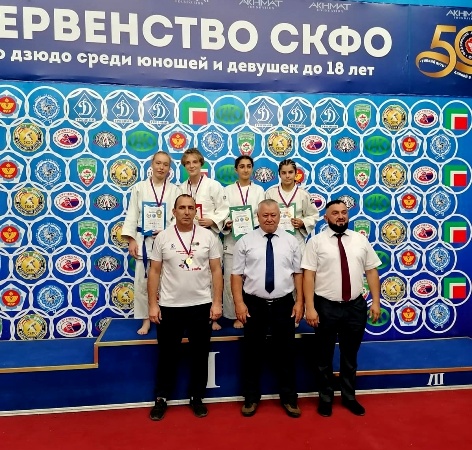 Дзюдоисты КБР успешно выступили на юношеском первенстве СКФО