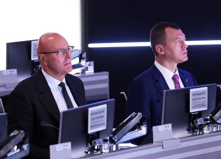 Дмитрий Чернышенко и Михаил Дегтярев поздравили тренеров с профессиональным праздником