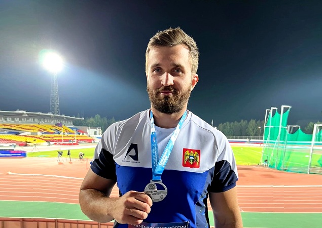 Александр Добренький стал серебряным призером чемпионата России по легкой атлетике