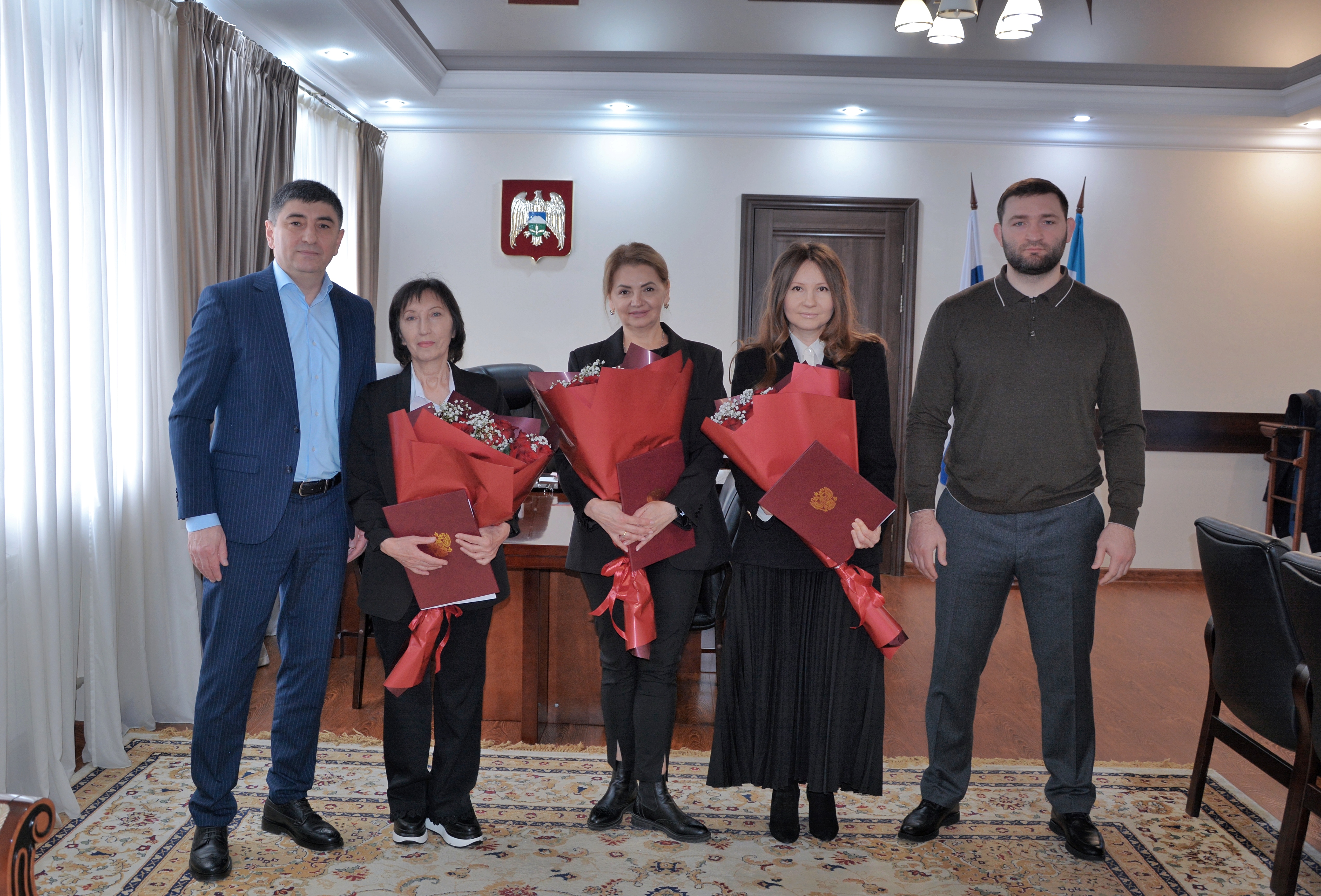 В министерстве спорта КБР вручили Почетные грамоты работникам подведомственного учреждения 