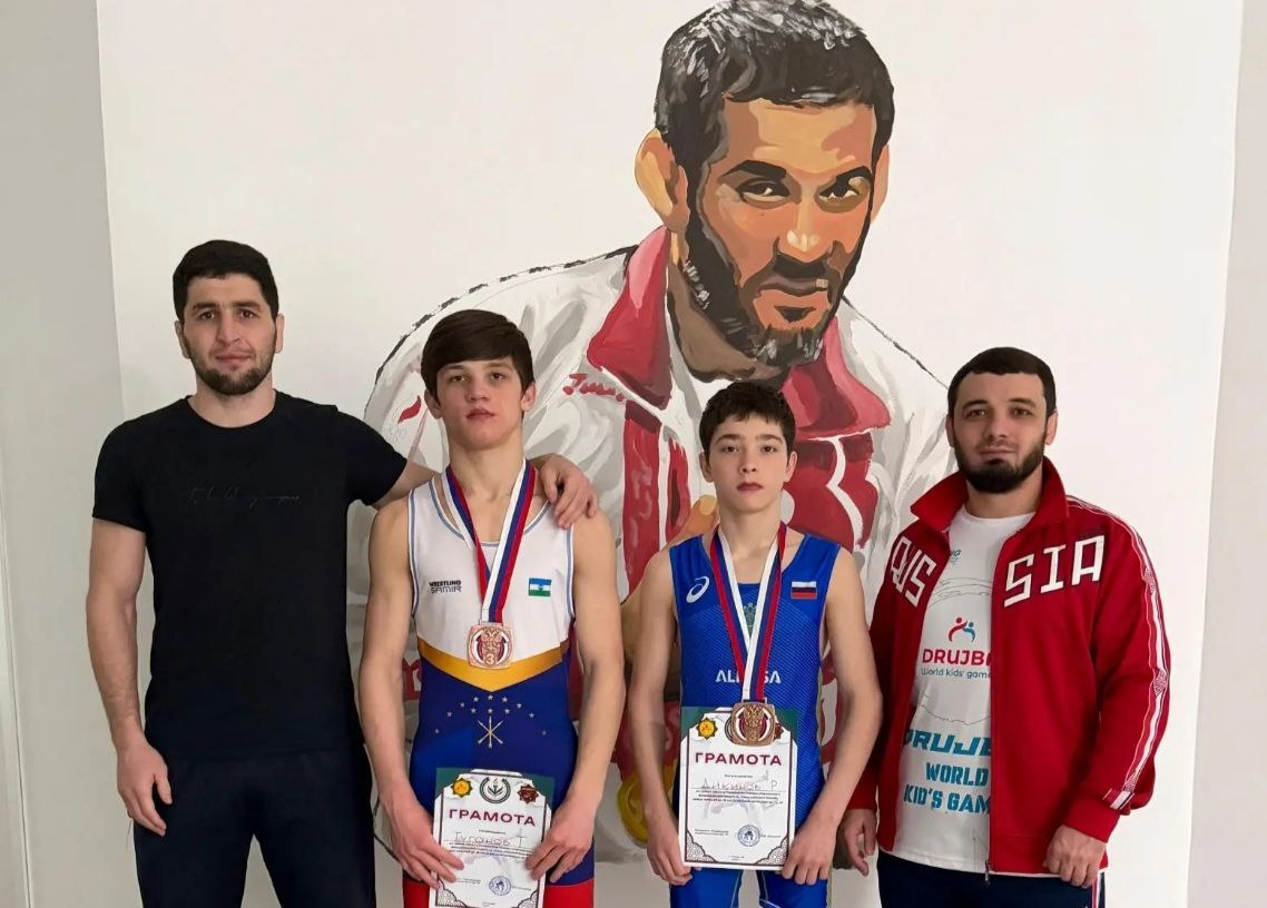 В Грозном прошло первенство СКФО по греко-римской борьбе