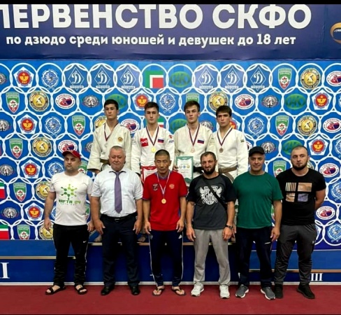 Дзюдоисты КБР успешно выступили на юношеском первенстве СКФО